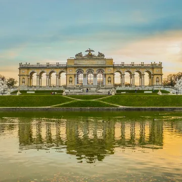 Blick auf die Gloriette im oberen Teil des Schönbrunner Schlossparks
