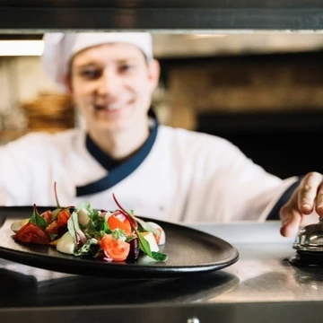 © -- Jetzt bewerben: Freie Lehrstellen für die vegetarische Kochlehre!
