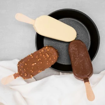© -- Erfrischung an heißen Sommertagen: Veganes Eis im Supermarkt