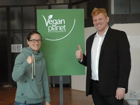Melanie Fraunschiel mit unserem Obmann Felix Hnat auf der Vegan Planet