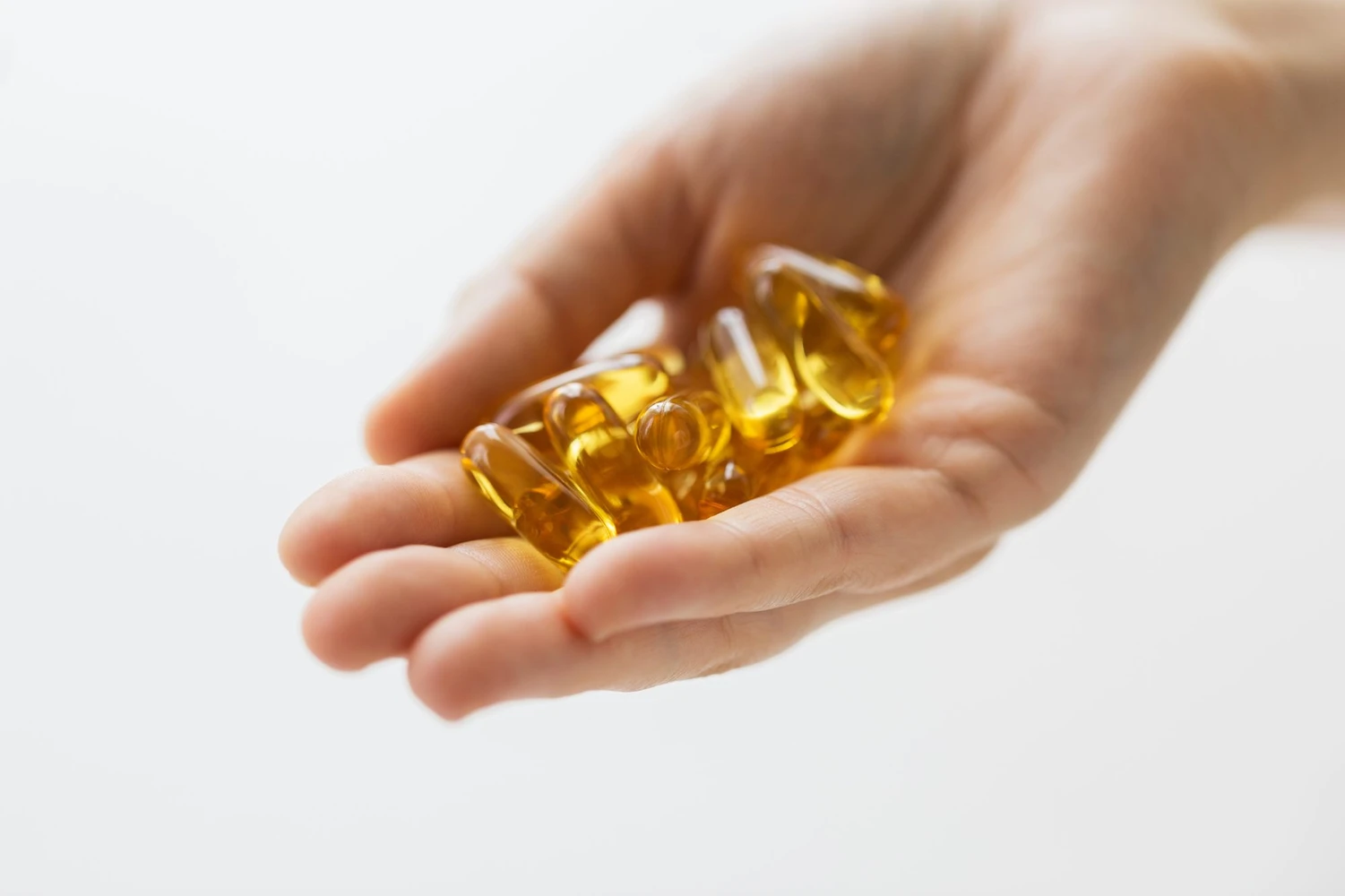 medicine-nutritional-supplements-people-concept-close-up-hand-holding-cod-liver-oil-capsules_0.jpg